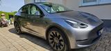 Tesla Model Y Performance, 03-2023, mit AHK -TOP- - silberne Tesla Model Y