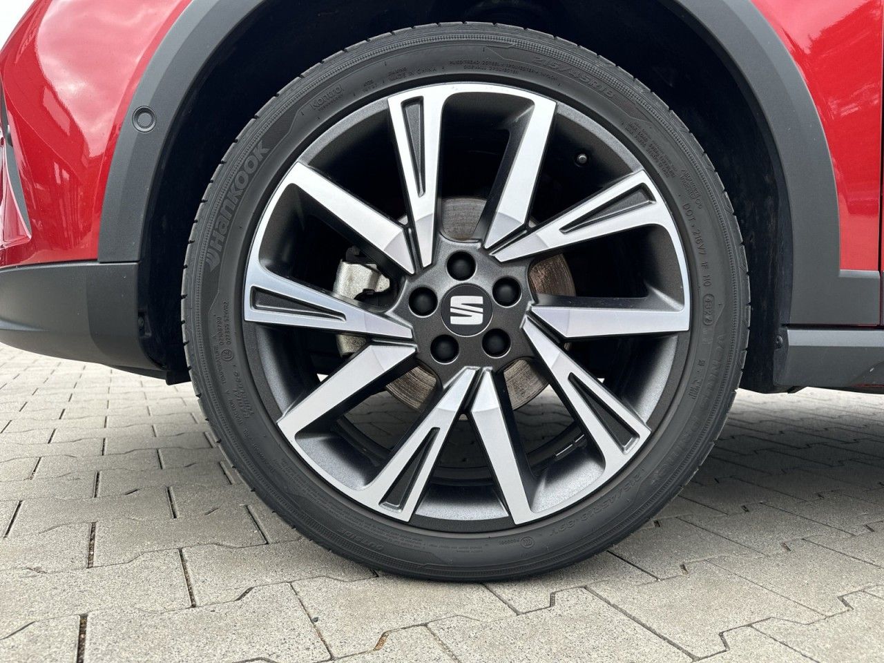 Fahrzeugabbildung SEAT Arona FR 1.5TSI 150PS DSG-AHK*Kessy*18Zoll - mit KI generiert/bearbeitet