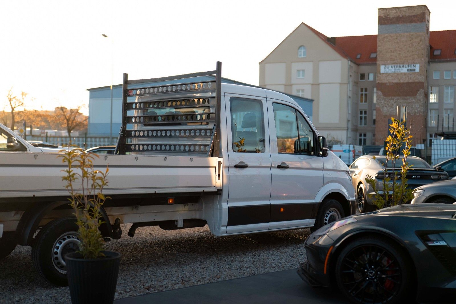 Fahrzeugabbildung Volkswagen Crafter Pritsche 35 DOKA lang FWD 7 Sitze 19%