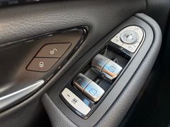 Fahrzeugabbildung Mercedes-Benz C 180 T CGI Navi Sitzh Alu LED el.Klappe 2.Hand