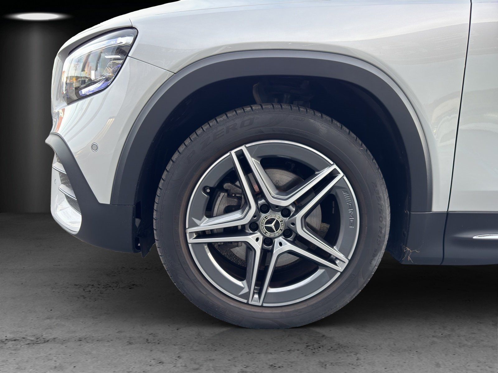 Fahrzeugabbildung Mercedes-Benz GLB 200d 4M AMG 7-Sitz DISTRO Pano HUD Memo MLED