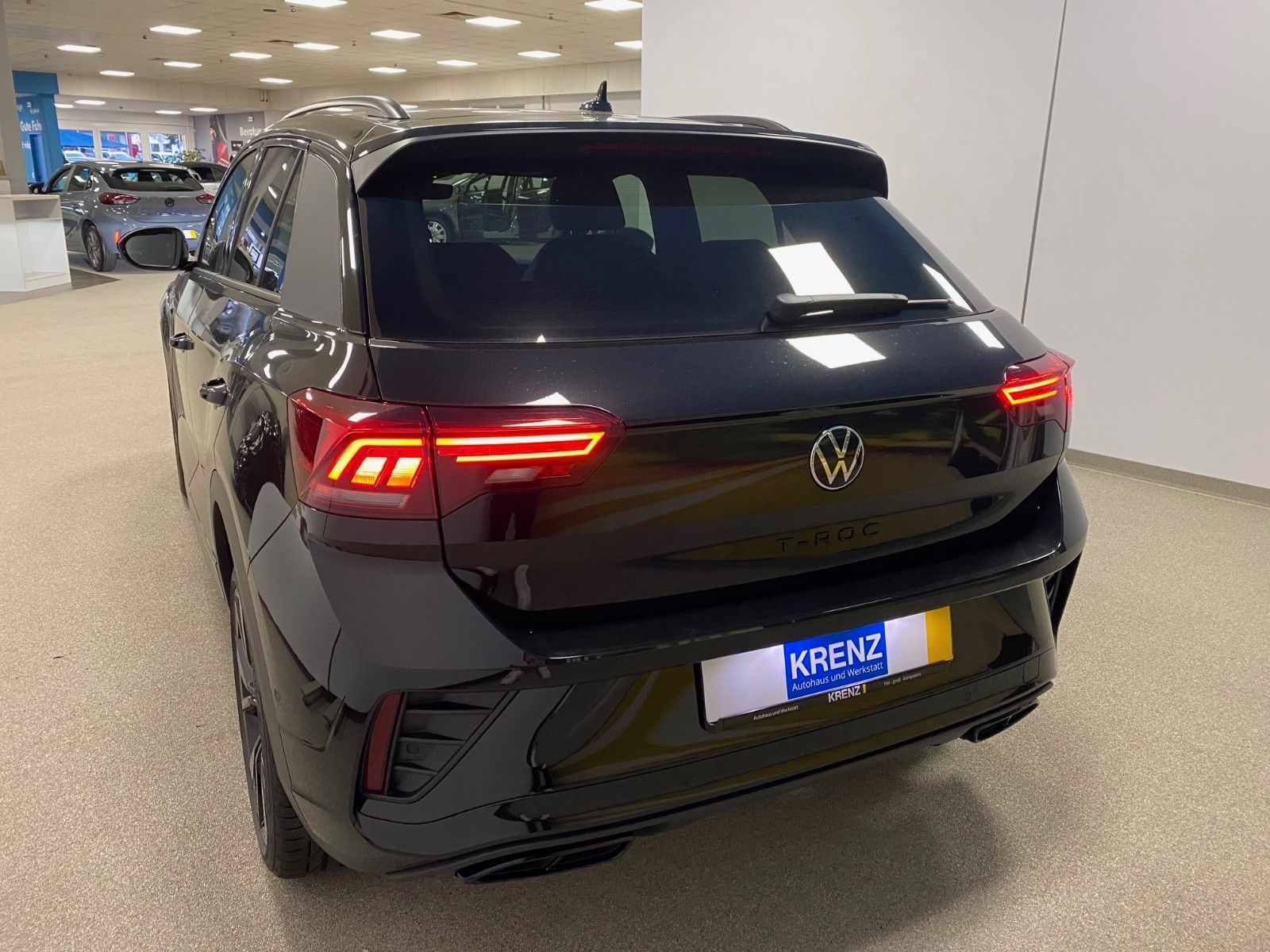 Fahrzeugabbildung Volkswagen T-Roc 1.5 TSI DSG R-Line+ACC+AHK+19"+KAMERA+LED+