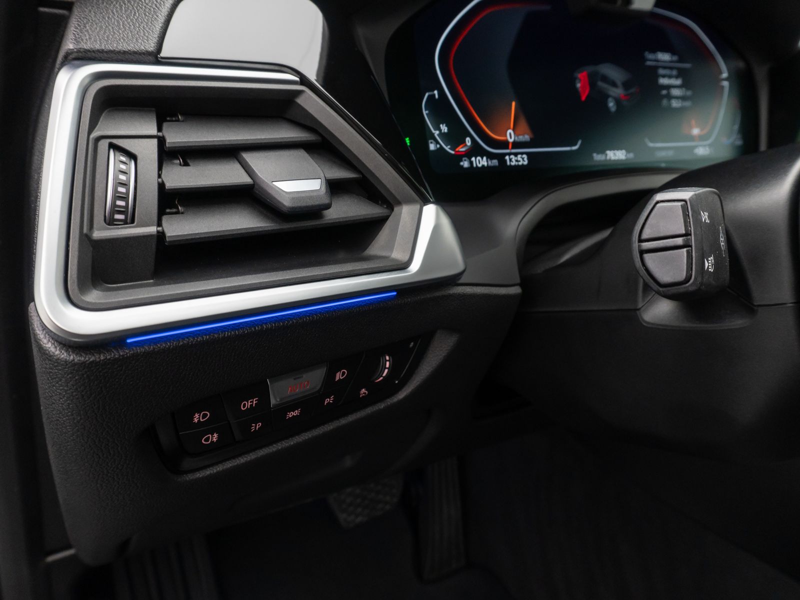 Fahrzeugabbildung BMW 330i xD SportLine Panorama DAB HiFi AHK Komfort