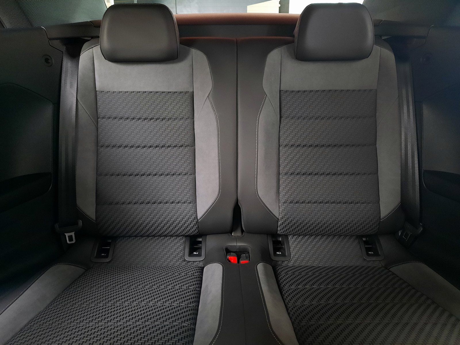 Fahrzeugabbildung Volkswagen T-Roc Cabrio R-Line Black&Style DSG*AHK*Navi*Cam