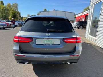 Mercedes-Benz E 220 T AMG+Night+Widescreen+Multib.+Kamera+LED