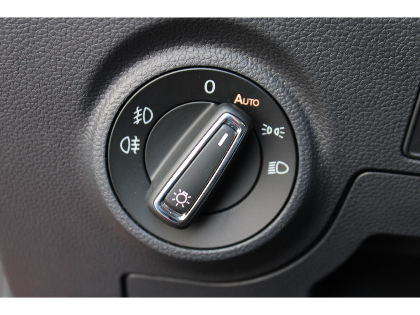 Fahrzeugabbildung SEAT Arona 1.0 TSI FR LED Navi TWA PDC DAB SHZ Tempom