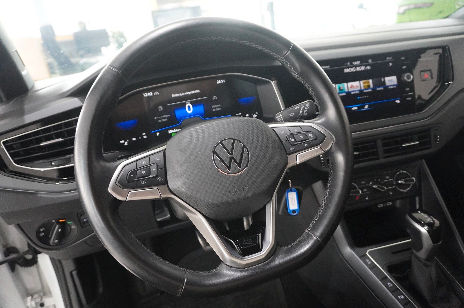 Fahrzeugabbildung Volkswagen Taigo 1.0 TSI R-LINE NAVI/LED/KAMERA/SPORT/DAB+