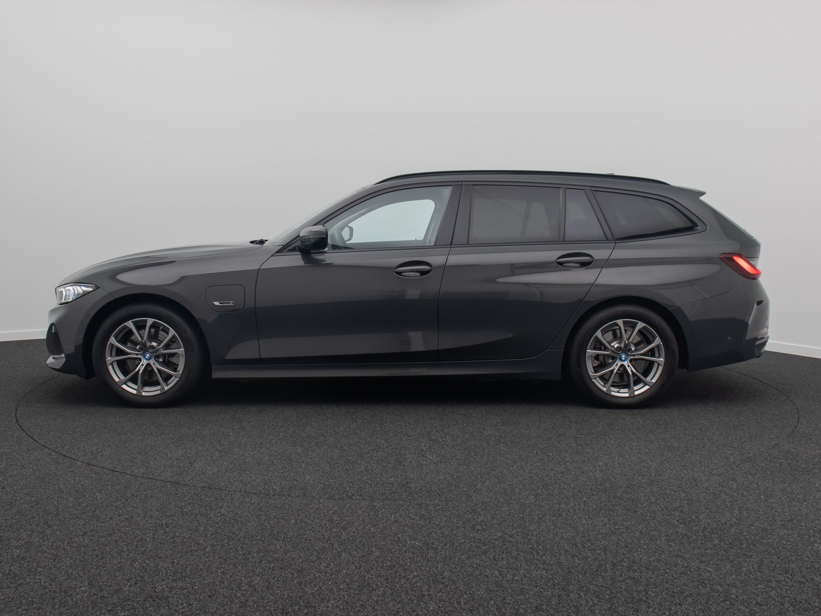 Fahrzeugabbildung BMW 330e Individual DAB HiFi Kamera Komfort Sport