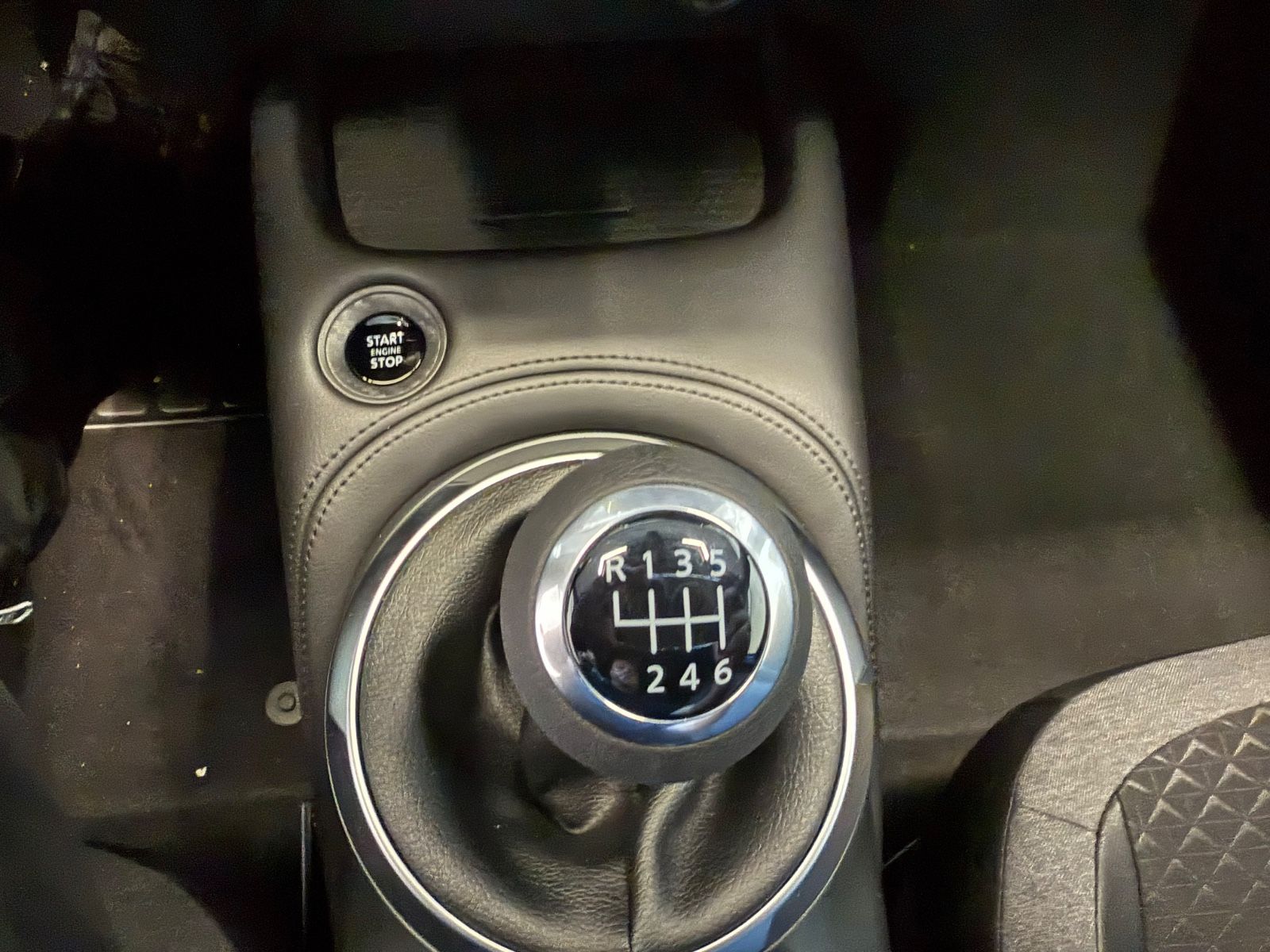 Fahrzeugabbildung Nissan Juke N-Connecta MT - Navi, Winter-P., Teilleder