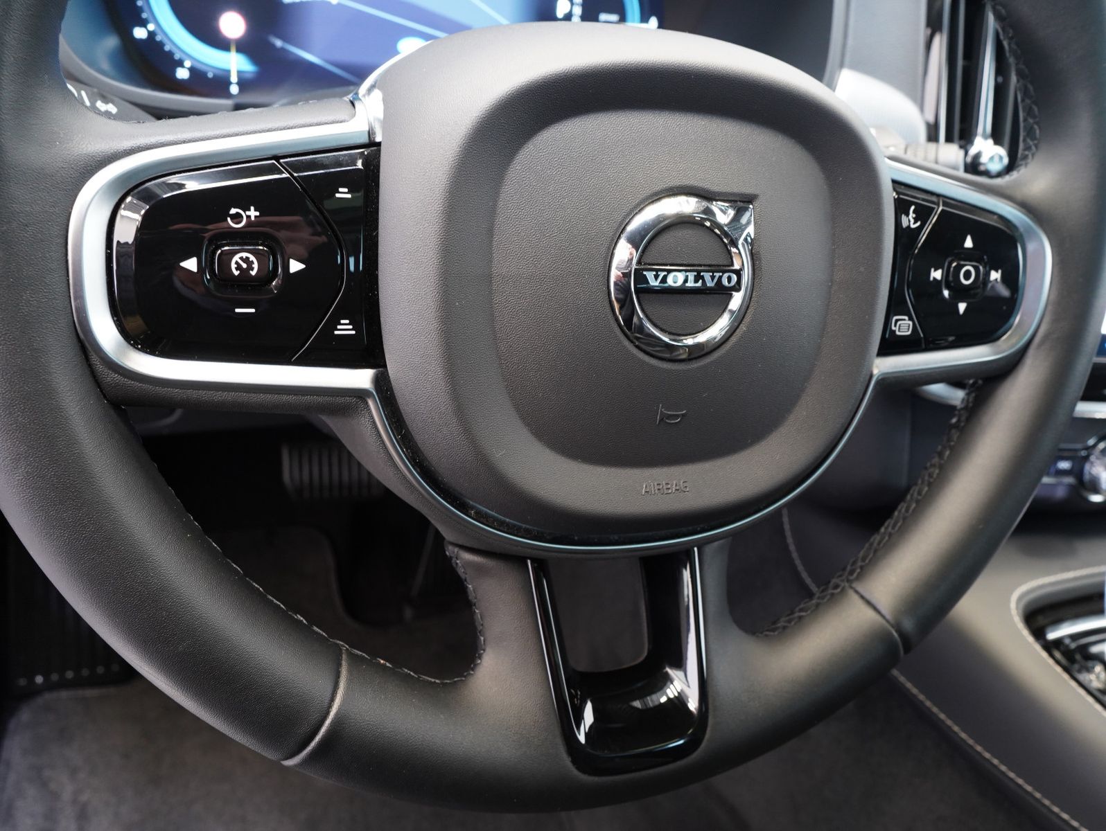 Fahrzeugabbildung Volvo V90 T6 AWD Recharge Plug-In Plus Dark