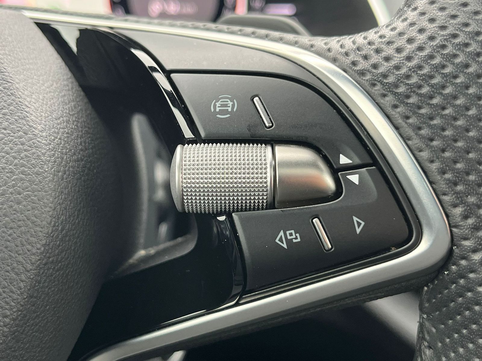 Fahrzeugabbildung SKODA Octavia 1.5 DSG Sportline PANO*MATRIX*AHK*5J.GAR