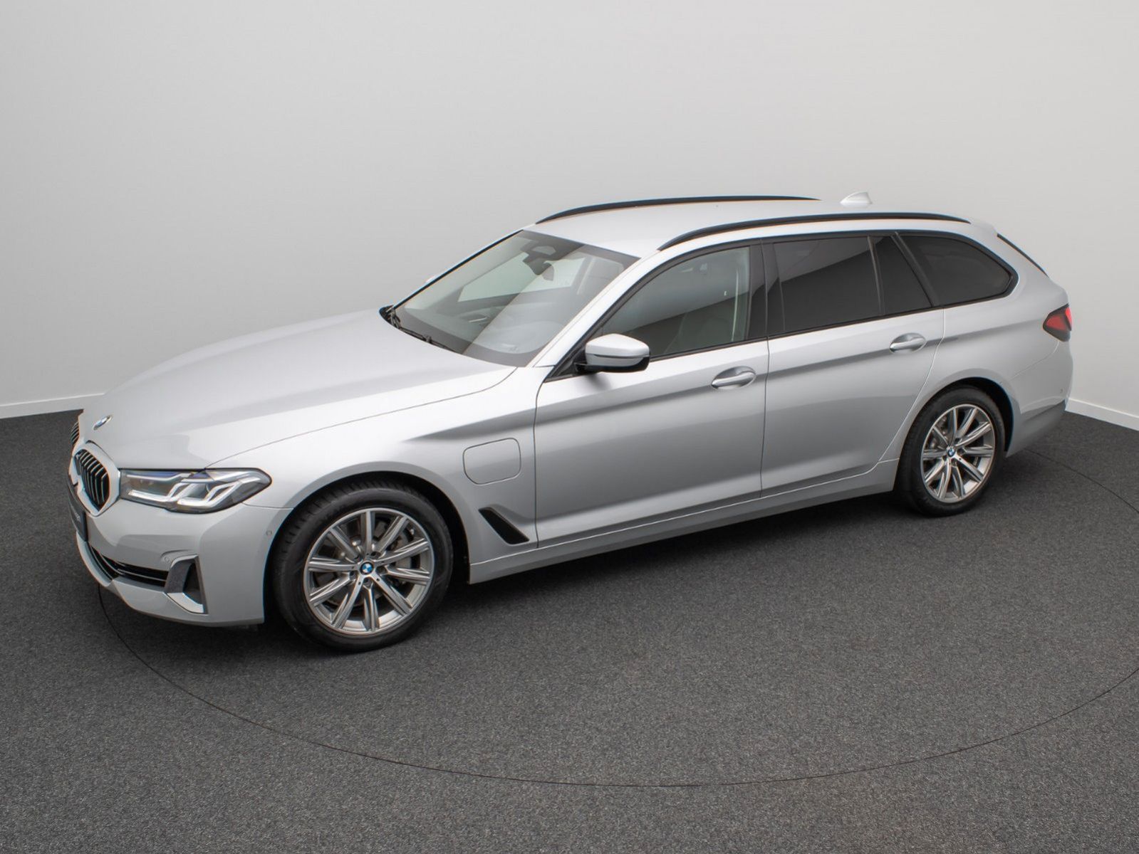 Fahrzeugabbildung BMW 530e xD LuxuryLine Kamera DAB HiFi Laser ACC HUD