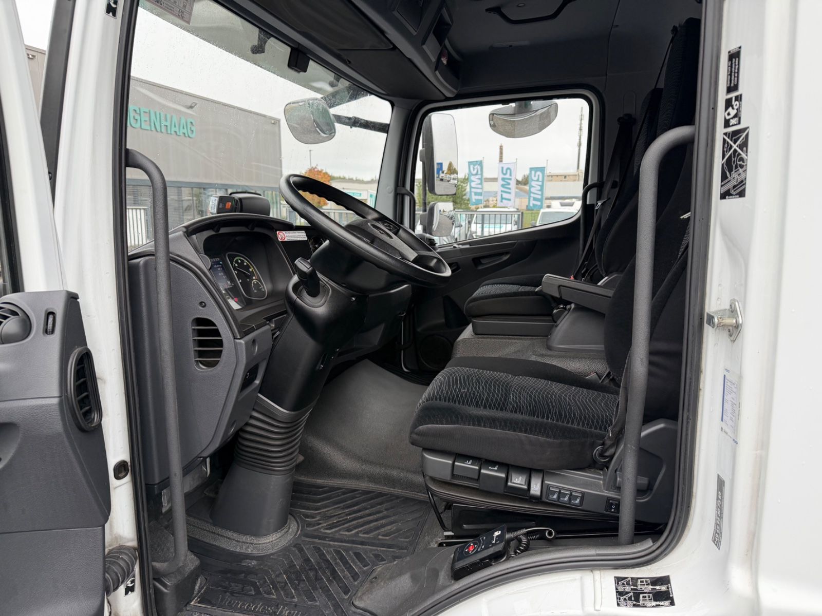 Fahrzeugabbildung Mercedes-Benz Atego 818L Koffer LBW