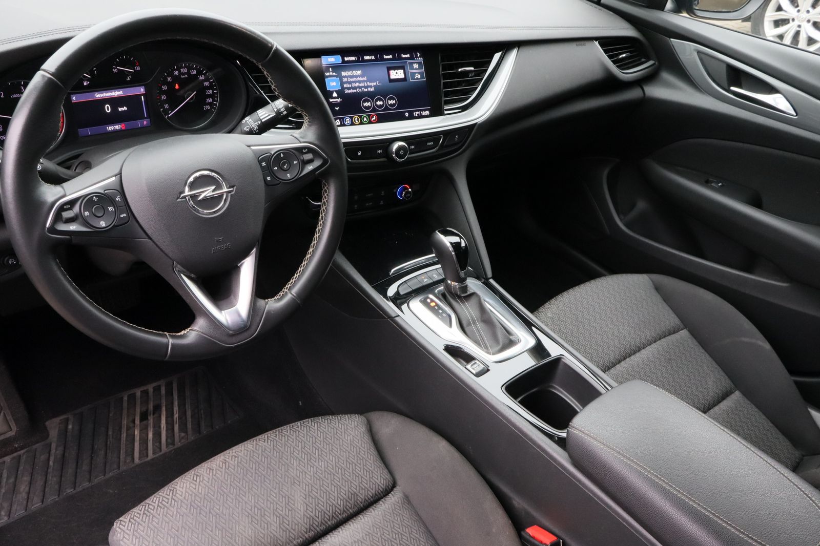 Fahrzeugabbildung Opel Insignia SpT 2.0 D Aut. Business NAV+KAM+SHZ+PP
