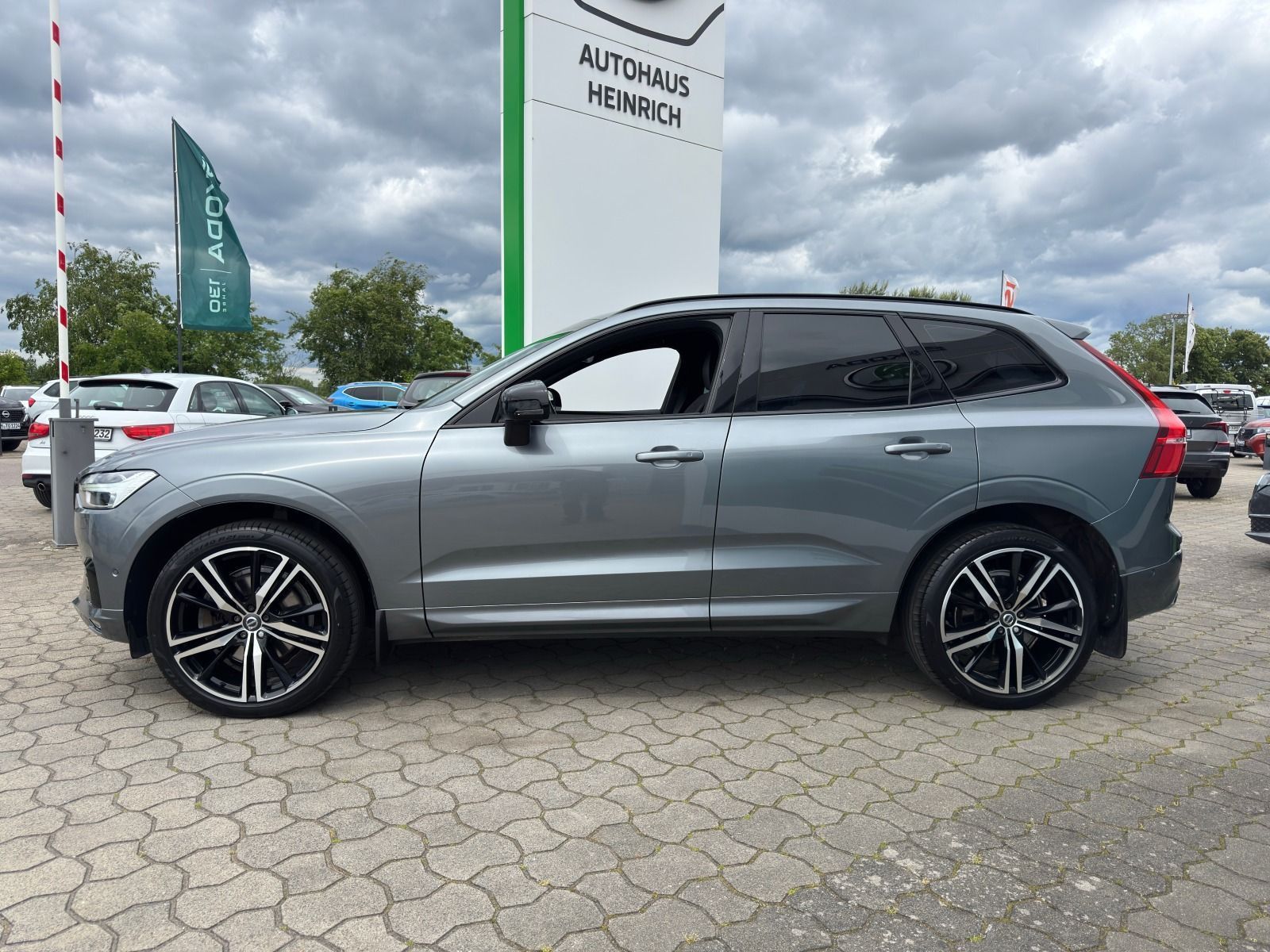 Fahrzeugabbildung Volvo XC 60 R-Design*360°Cam*Harman*21Zoll*AHK
