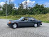 Mercedes-Benz 200 - Mercedes-Benz 200 aus 1992