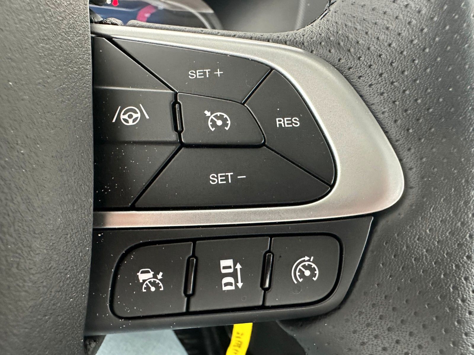 Fahrzeugabbildung Iveco 70C18H 3-S.-Kipper Meiller *R3.450mm*2xAHK*