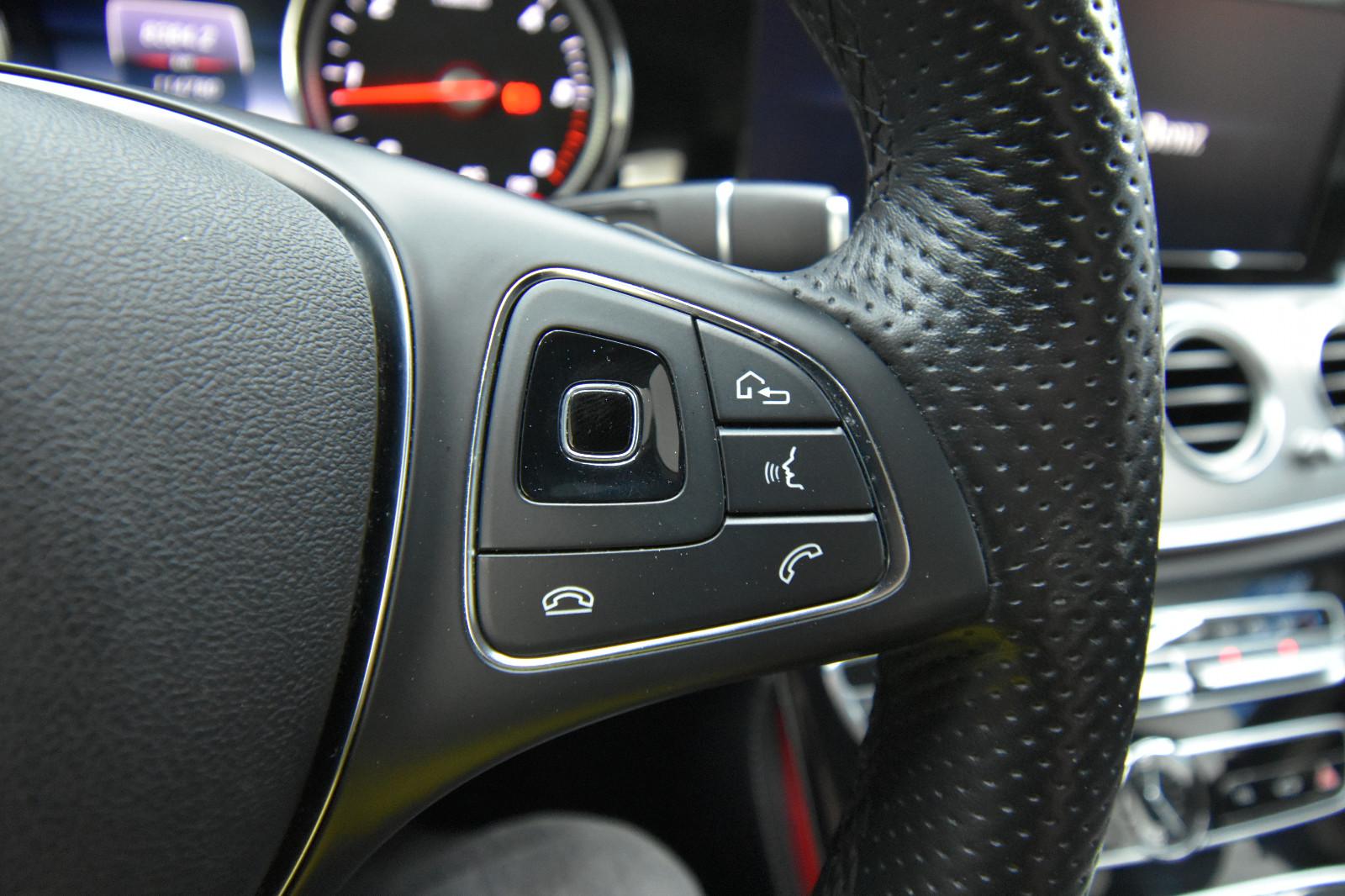 Mercedes-Benz E 220  SHZ AHK RFK LED Ambiente.