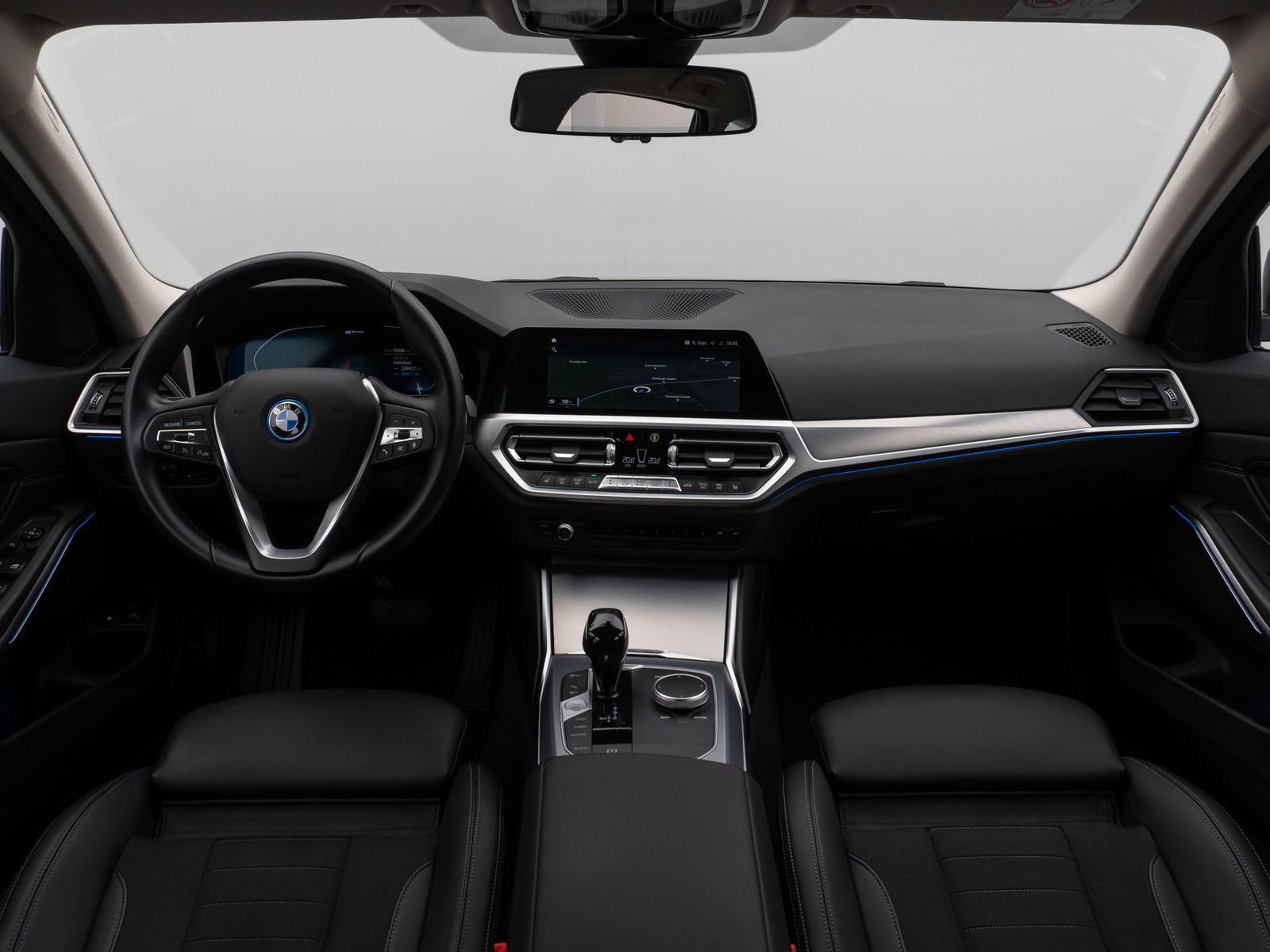 Fahrzeugabbildung BMW 330e Kamera DAB HiFi DrivingAssist Alarm Sport