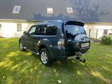 Mitsubishi Pajero 3,2 DI-D Intense Automatik Intense - blaue Mitsubishi Pajero