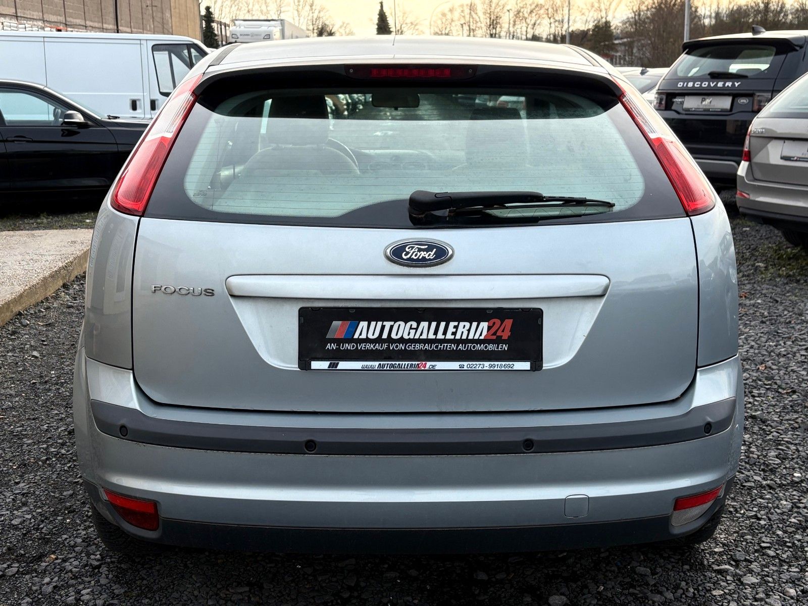 Fahrzeugabbildung Ford Focus 1.6 Lim. Ghia Klimaauto Glasdach SHZ PDC