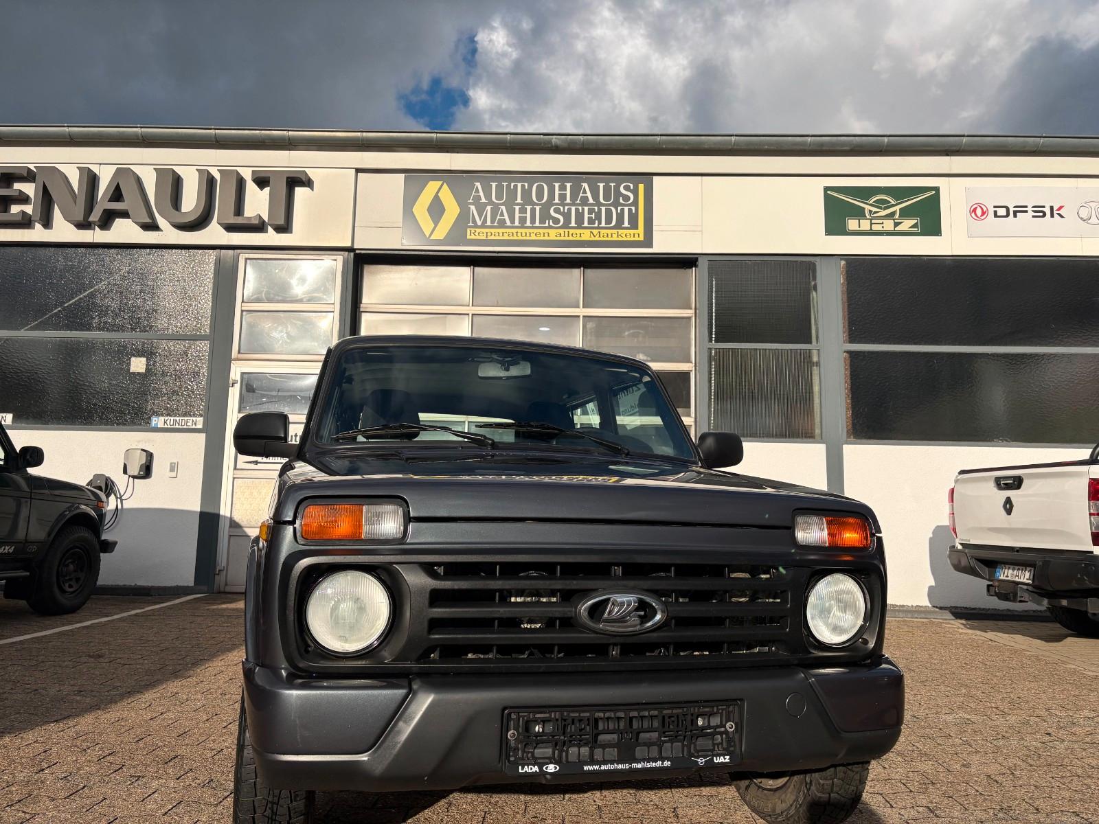 Lada Niva Urban 5 Türer, Mike Sanders