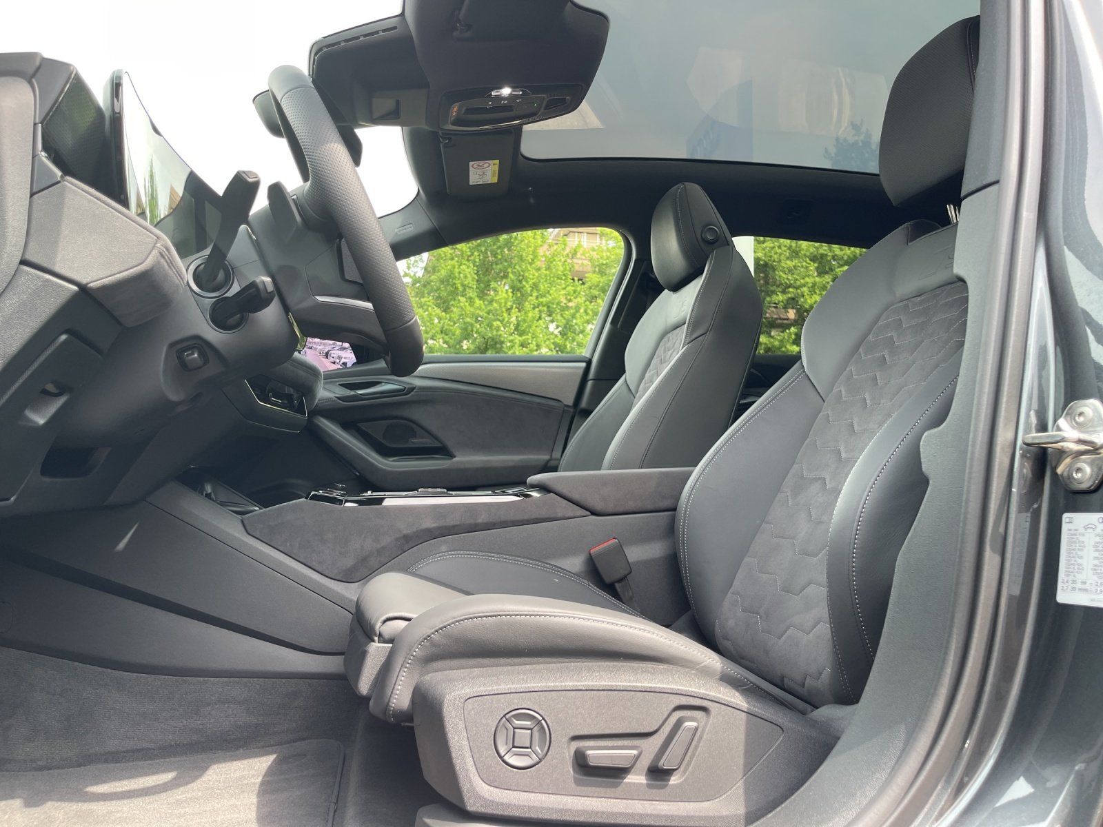 Fahrzeugabbildung Audi A6 Avant e-tron edition one edition one grey e-t