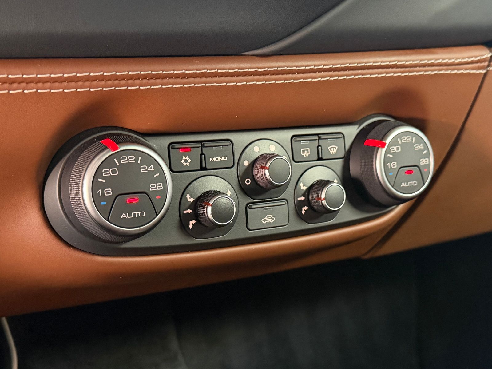 Fahrzeugabbildung Ferrari 488 GTB GTB Coupé DCT/SCUDERIA/KAMERA/