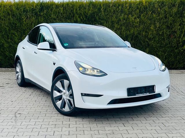 Tesla Model Y Standard Range RWD Weiß