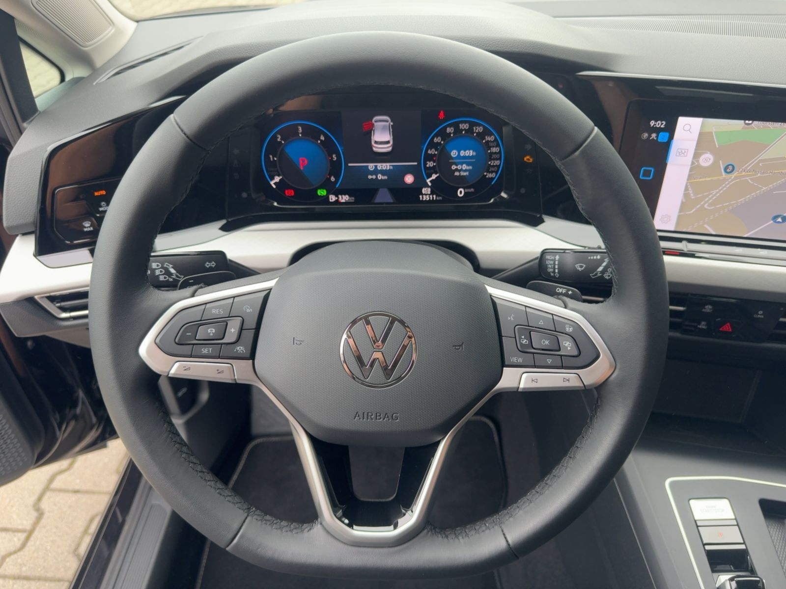 Fahrzeugabbildung Volkswagen Golf VIII 2.0 TDI Life Alu LED Standhz. Navi Kam