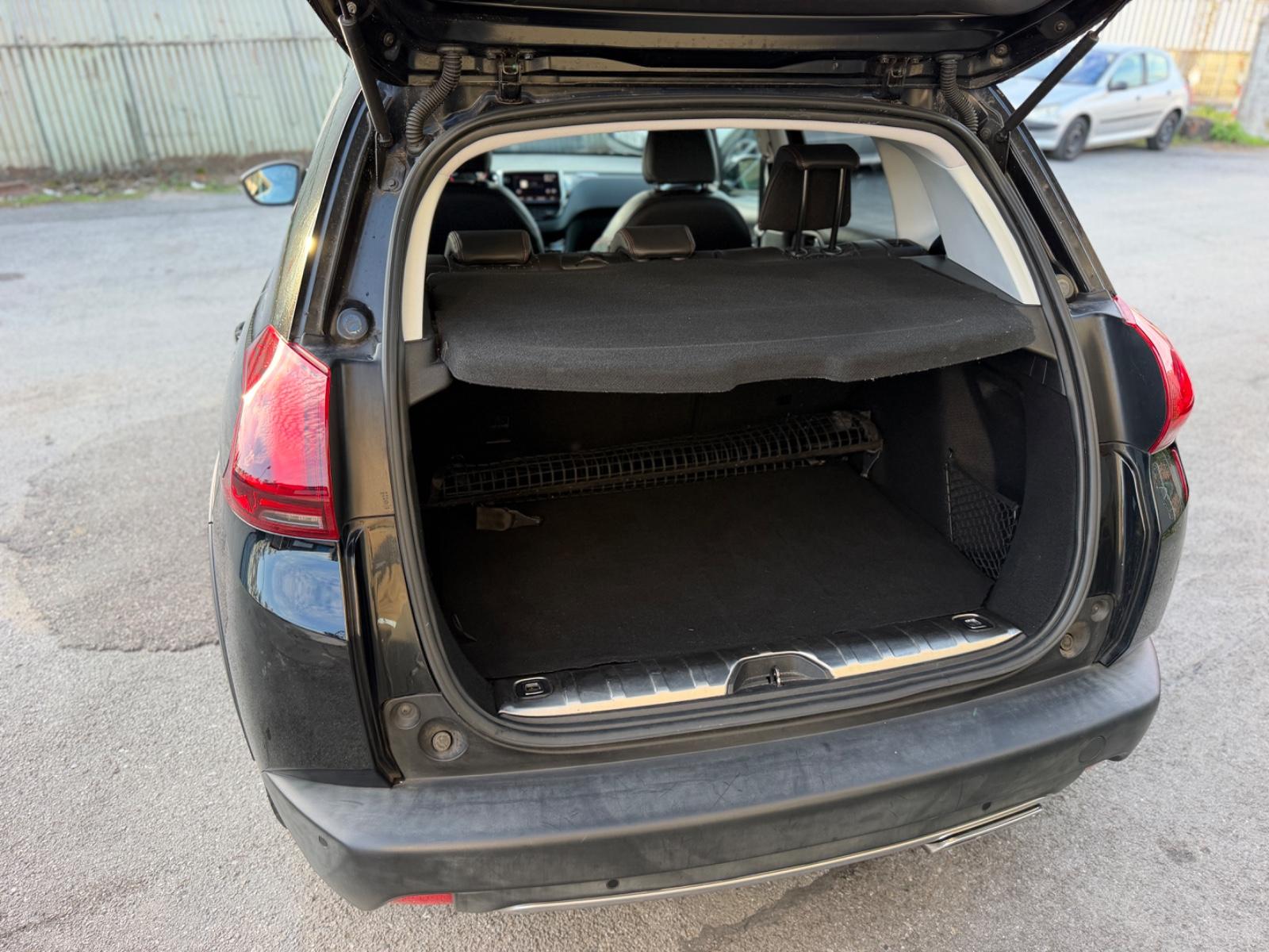 Peugeot 2008 Allure GT-Line Aut. *LEDER*KAMERA*NAVI*LED*