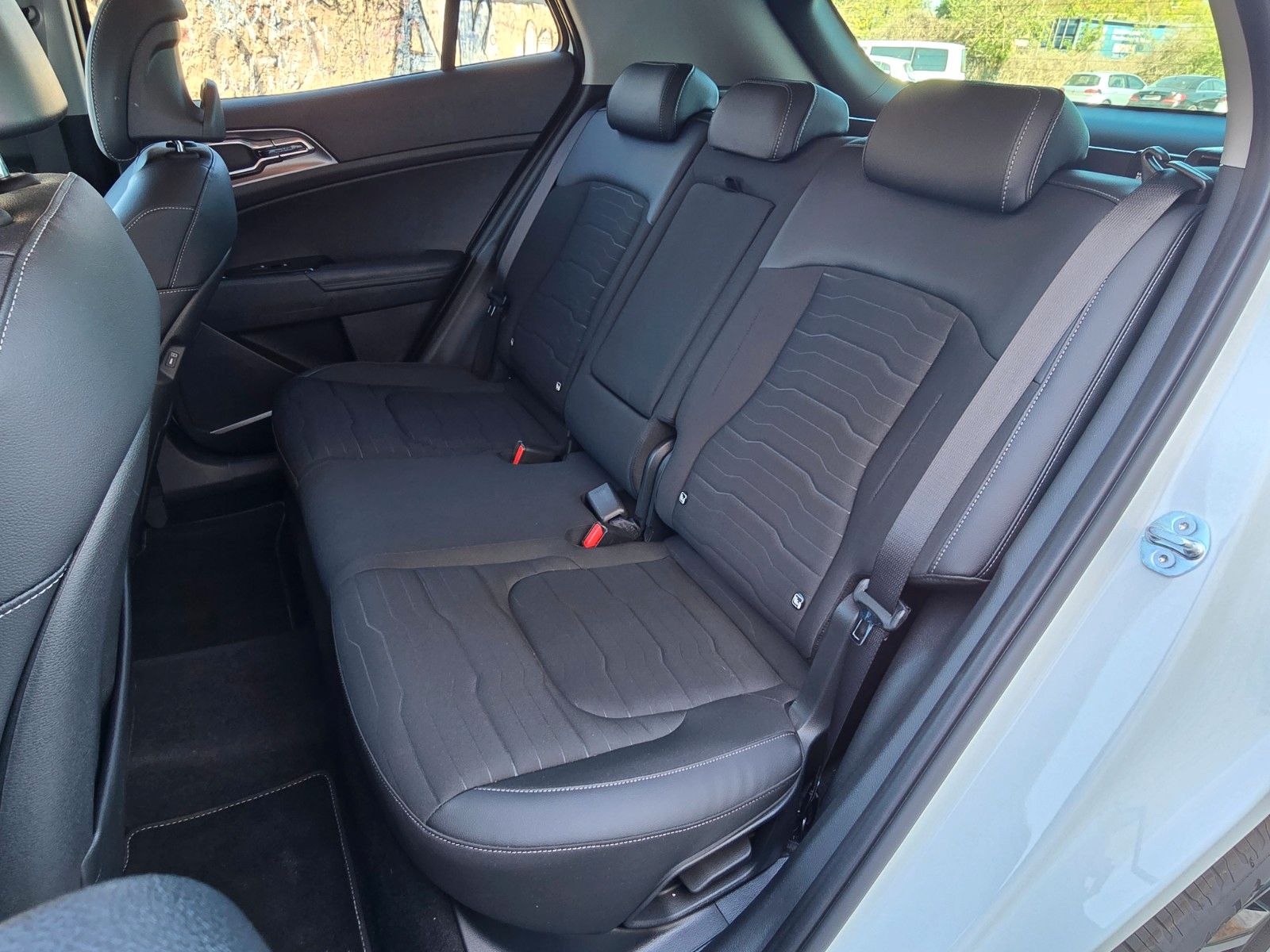 Fahrzeugabbildung Kia SPORTAGE 1.6T 48V 2WD DCT ULTIMATE STD