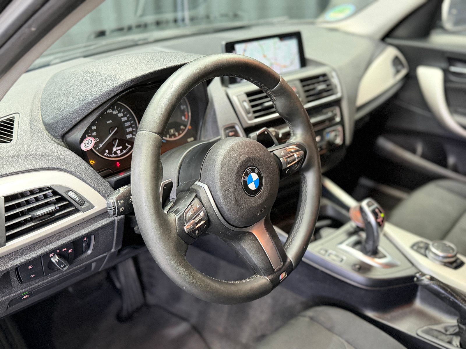 Fahrzeugabbildung BMW 120d xDrive Advantage|AUTOMATIK|HIFI|PDC|PANO|NA