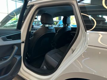 Audi A4 *ACC*AHK*NAVI*CARPLAY*2-ZONEN*SZHZ*LED*