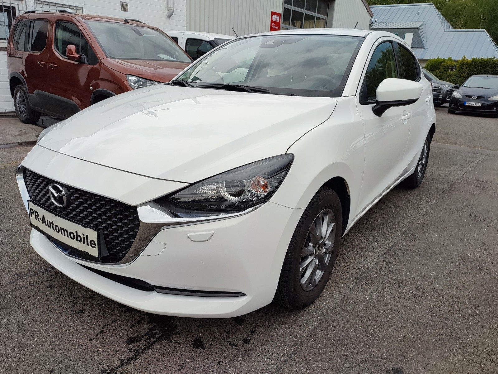 MAZDA 2