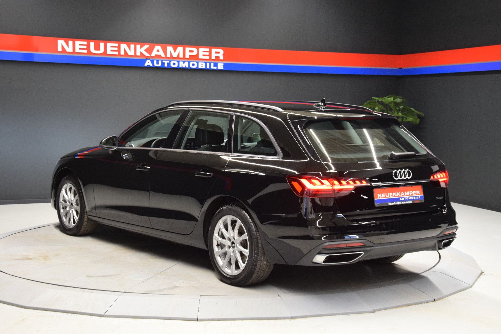 Fahrzeugabbildung Audi A4 Avant 40 TDI quattro B&O HuD Sitzbelü. ACC