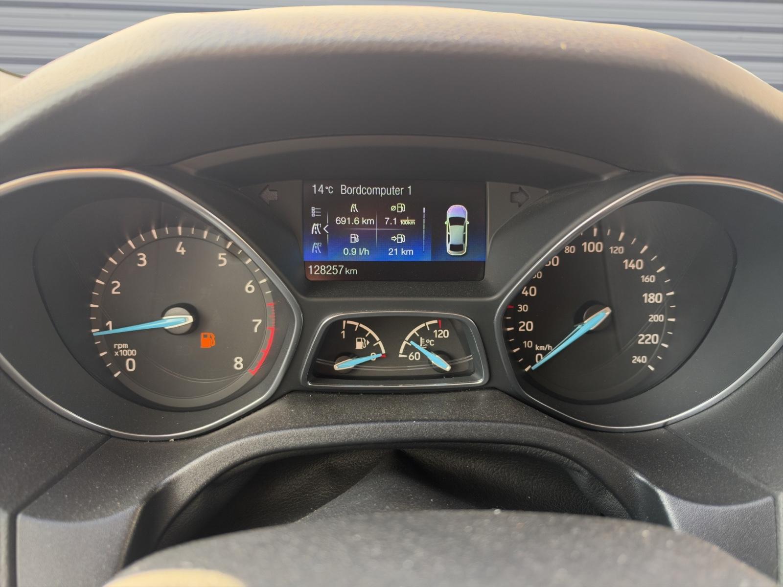 Ford Focus 2014 — photo 11