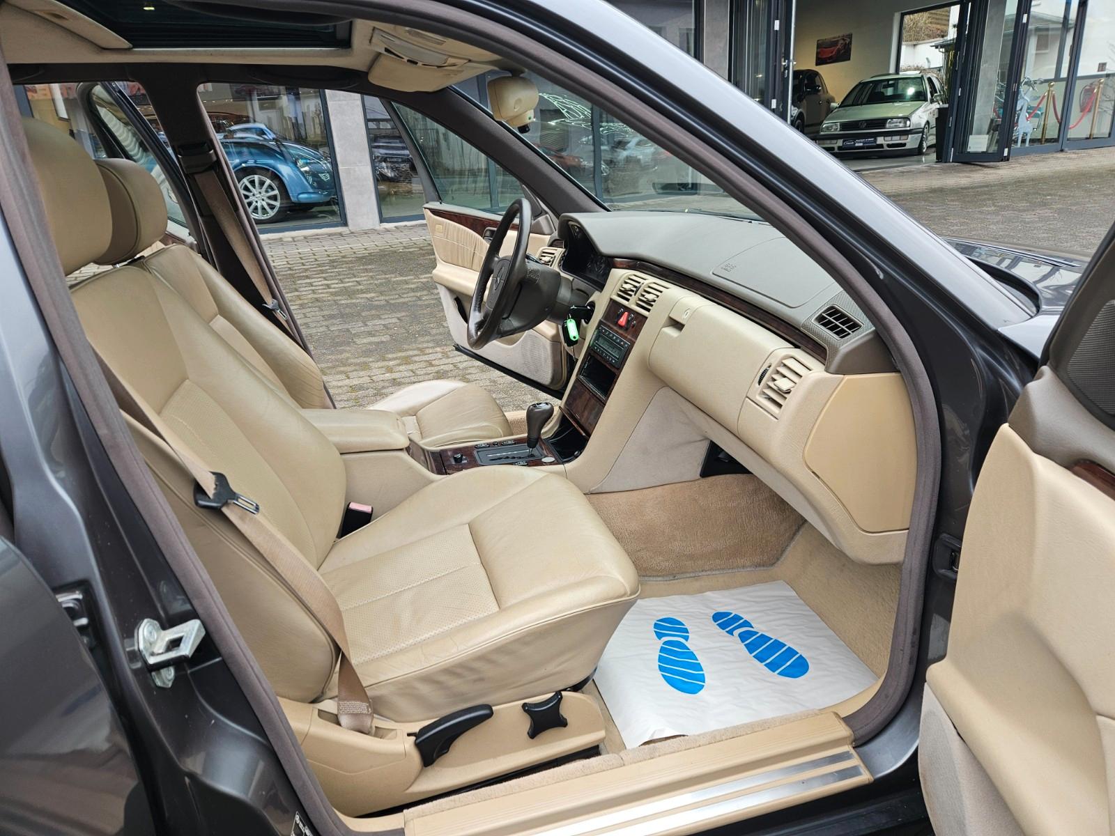 Mercedes-Benz E 220,Avantgarde,Leder,Klima,Alu,Schibedach