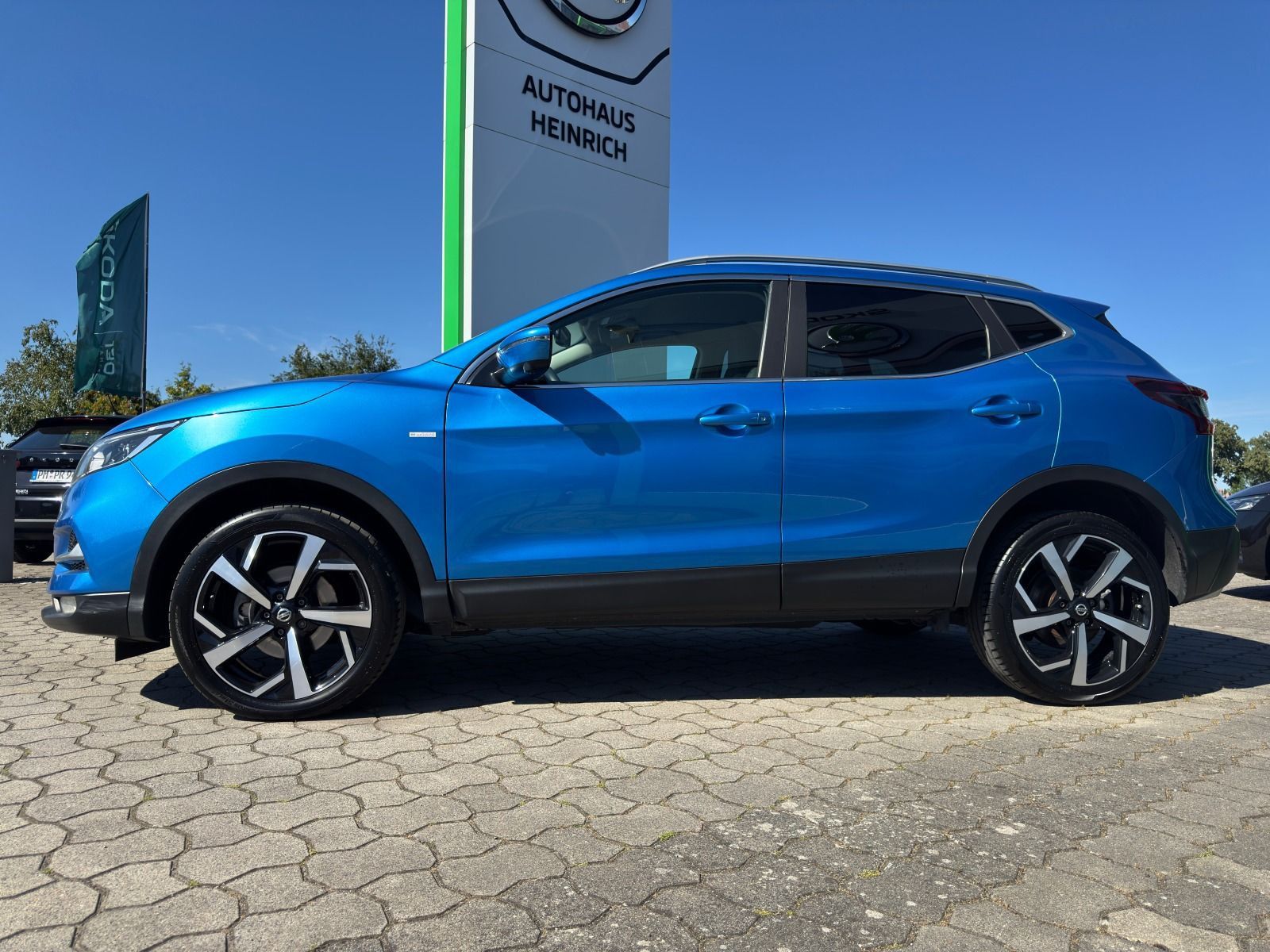 Fahrzeugabbildung Nissan Qashqai Akari 140PS 6-Gang*360°CAM*Pano*StHz*Led