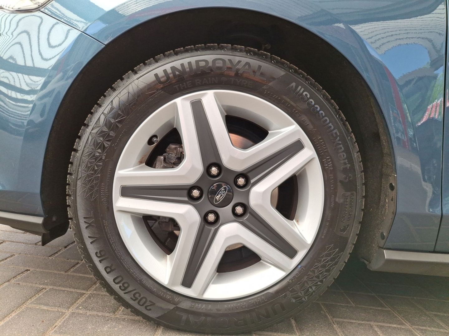 Fahrzeugabbildung Ford Focus Turnier Cool & Connect Navi GJR Winterpake