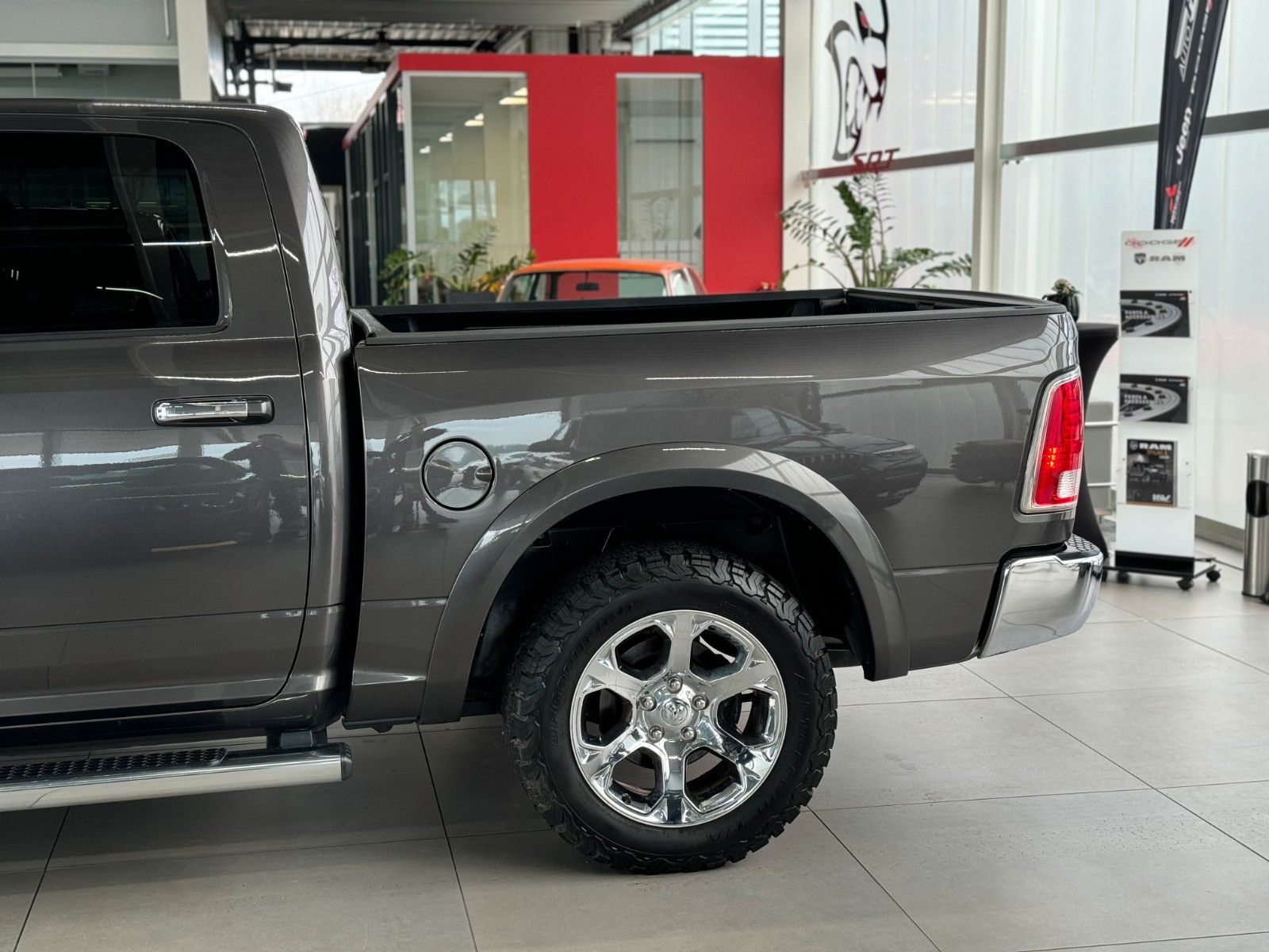 Fahrzeugabbildung Dodge RAM 1500 Laramie Classic  "LPG  AHK  Leder"