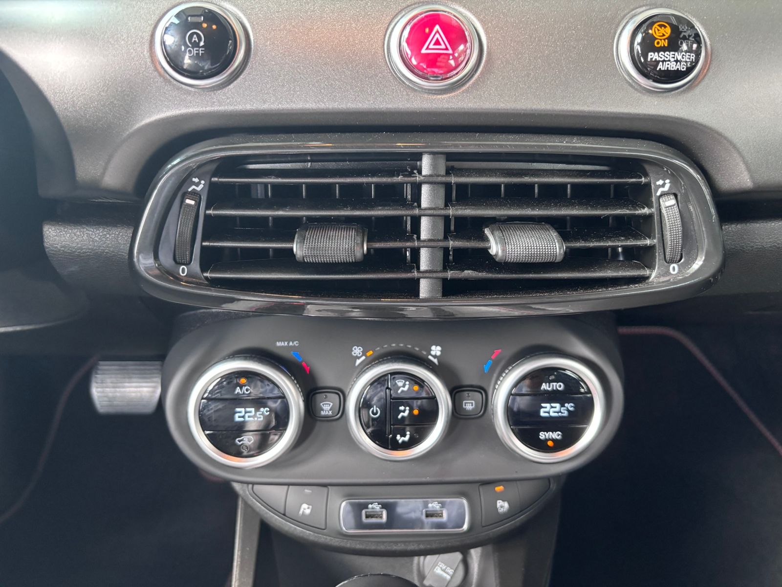 Fahrzeugabbildung Fiat 500X Sport KLIMA LED NAVI ALU