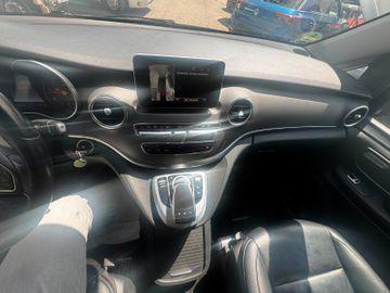 Mercedes V 220 - 9