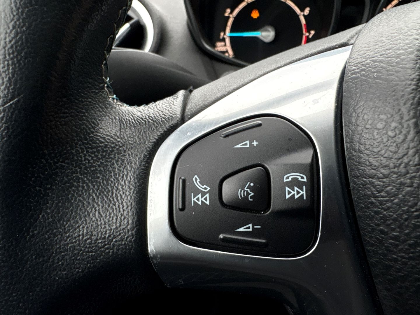 Fahrzeugabbildung Ford Fiesta SHZ Bluetooth Klimaanlage heizb WSS