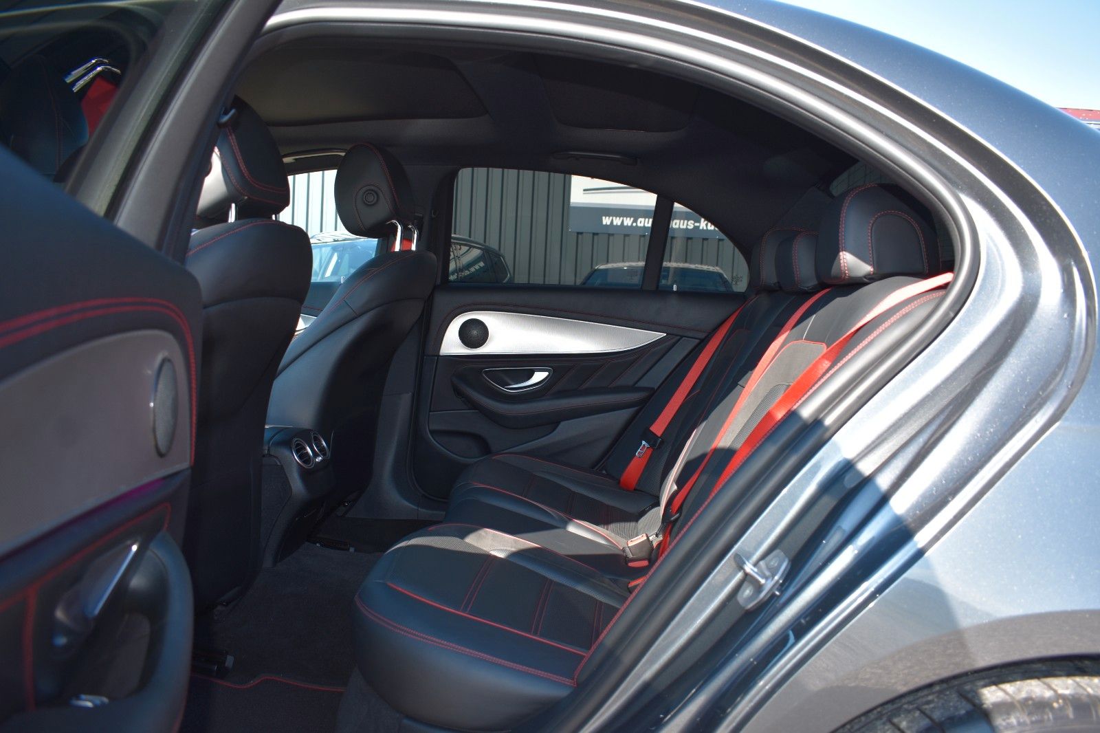 Fahrzeugabbildung Mercedes-Benz E 43 AMG Lim. 4Matic Nightp HUD Multibeam Panora