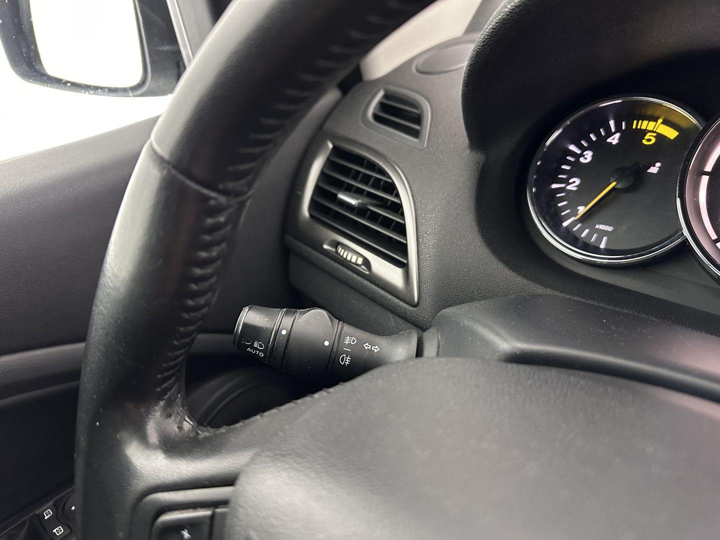 Renault Megane 2013 — photo 17