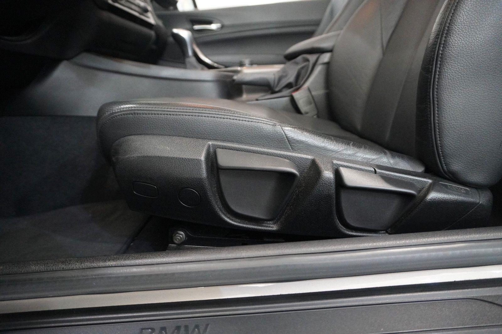 Fahrzeugabbildung BMW 220i COUPE SPORT LEDER/SHZ/PDC/USB/SCHIEBEDACH