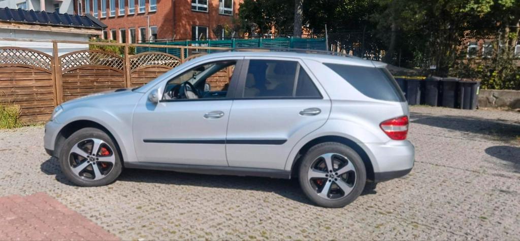 Mercedes-Benz ML 320