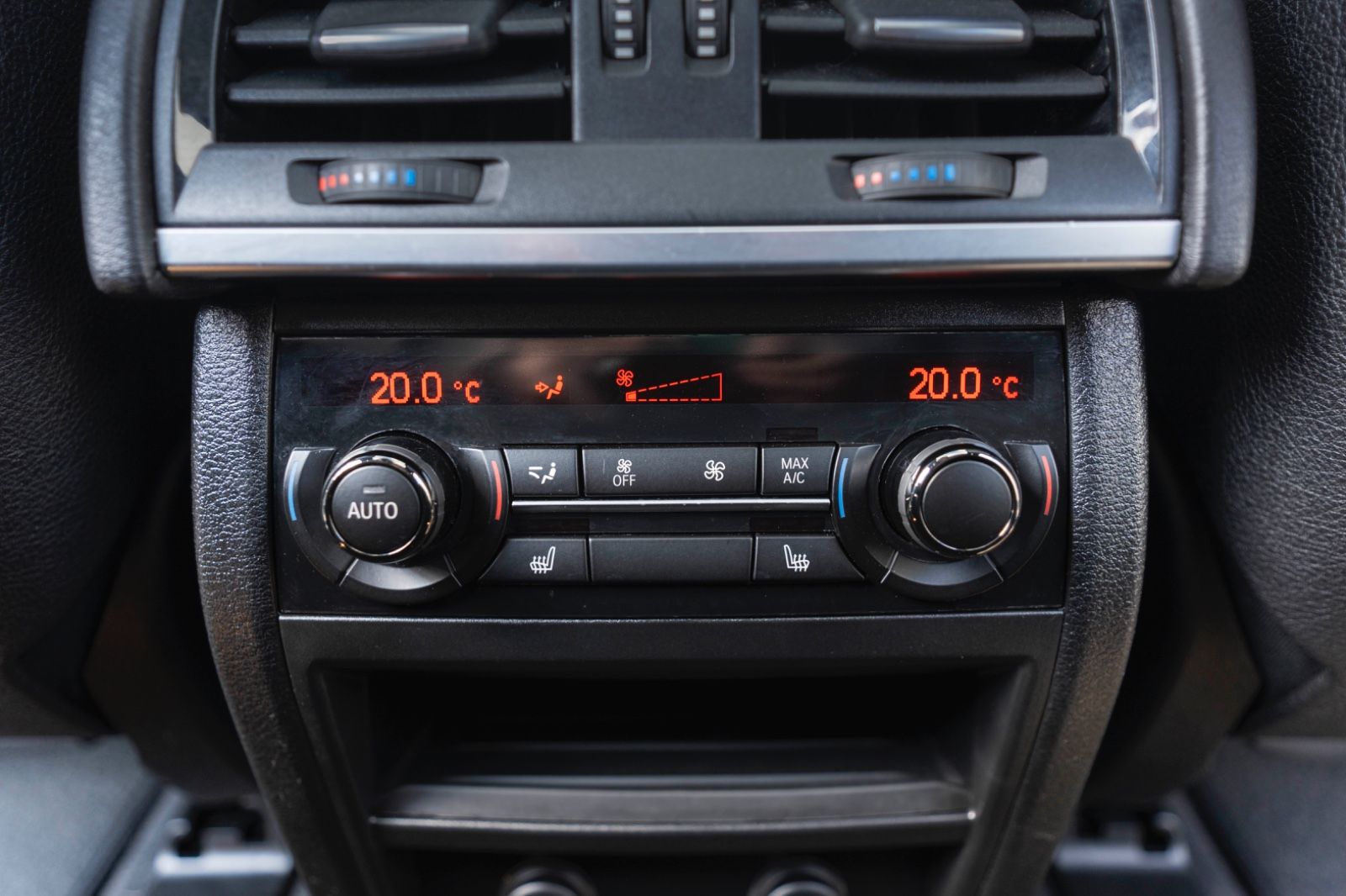 Fahrzeugabbildung BMW X5 XDrive 35d M-SPORTPAKET H&K HUD 360° CARPLAY