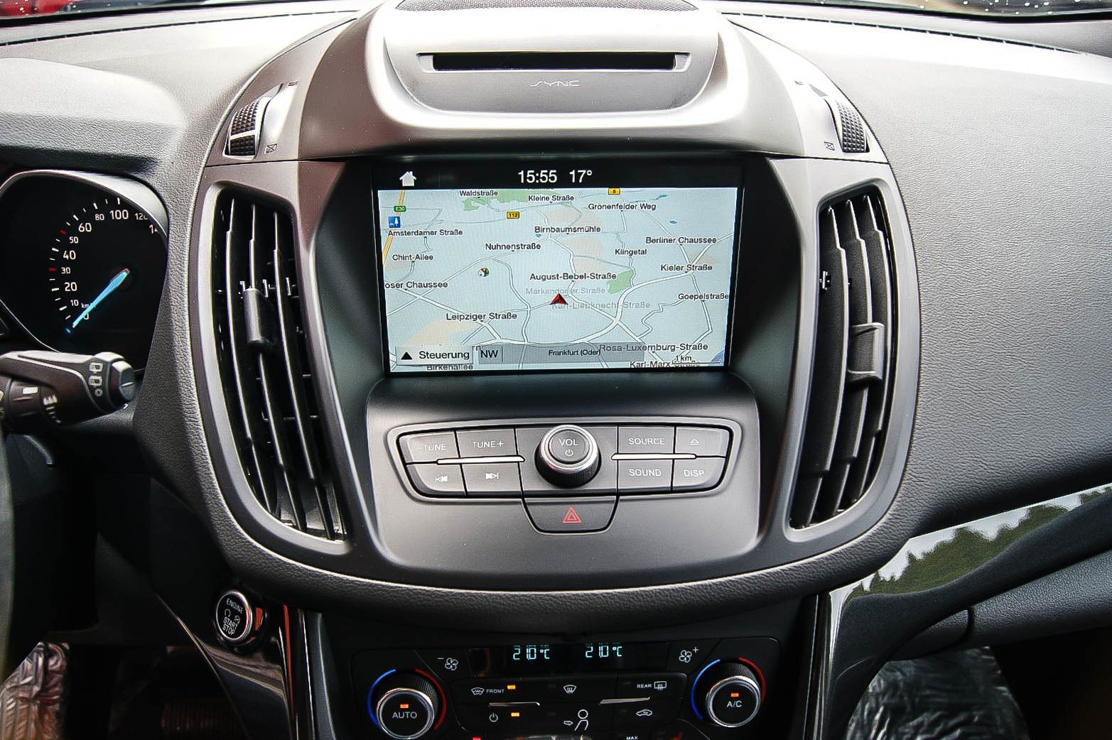 Fahrzeugabbildung Ford Kuga 1.5 Aut Titanium XENON NAVIGATION PDC 1HAND